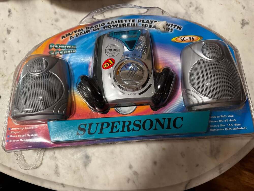 VINTAGE Supersonic SC-96 Cassette Player AM/FM Radio Walkman NEW Factory Sealed